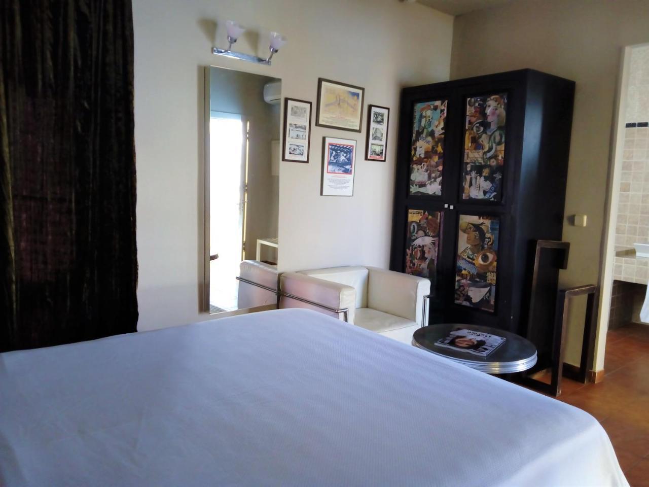 Hotel Utopia Benalup-Casas Viejas Bagian luar foto