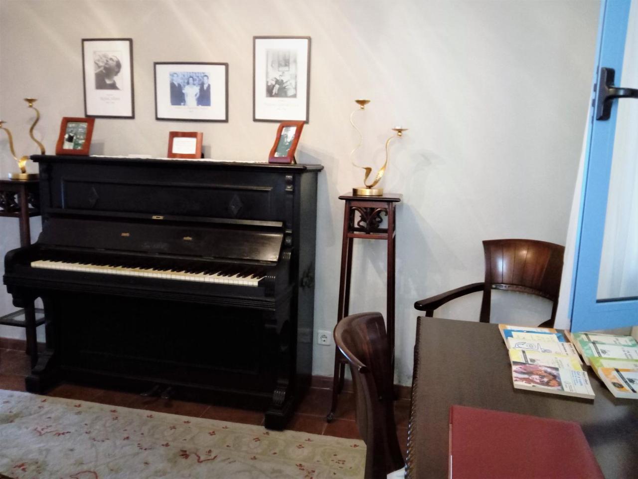 Hotel Utopia Benalup-Casas Viejas Bagian luar foto