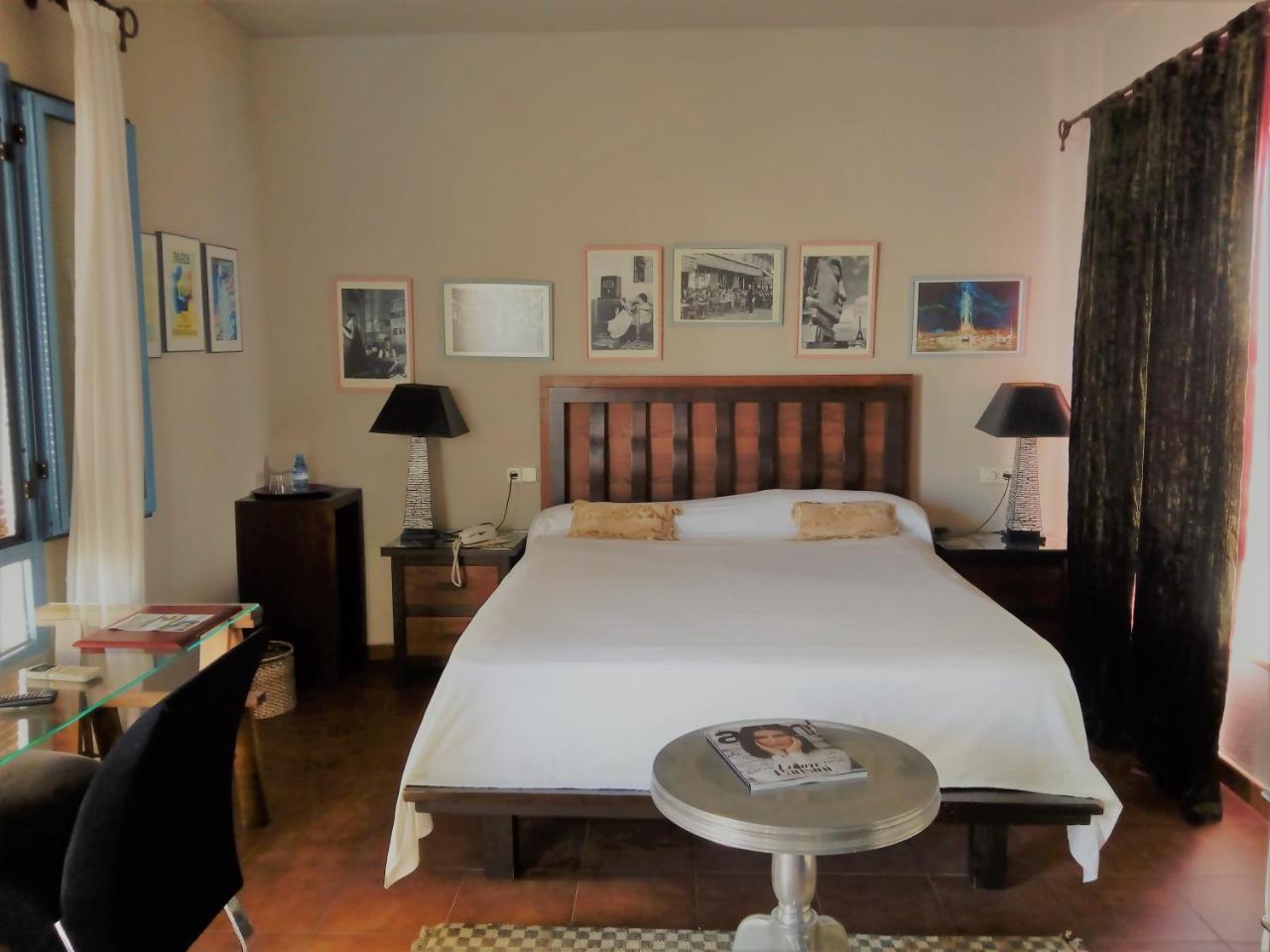 Hotel Utopia Benalup-Casas Viejas Bagian luar foto