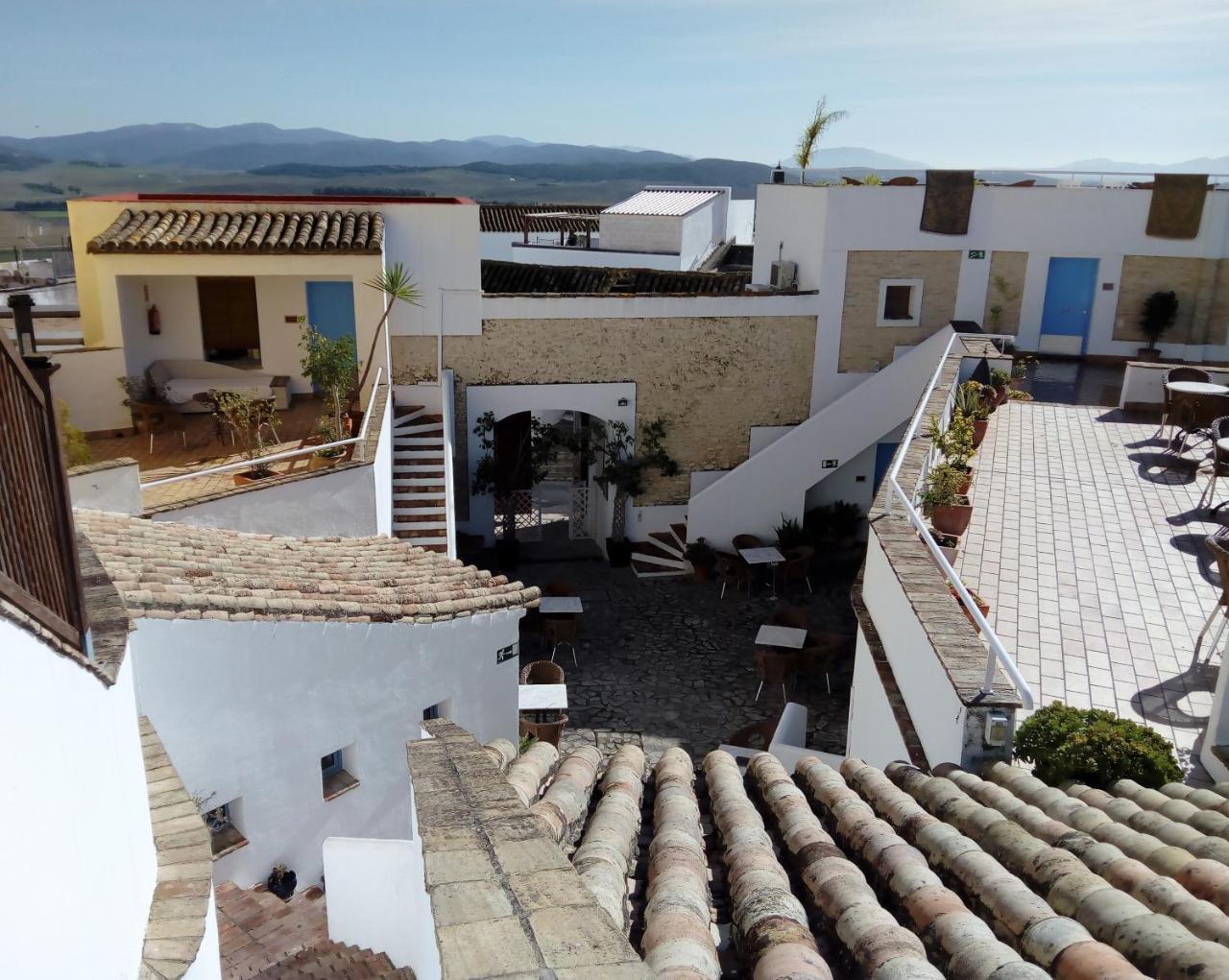 Hotel Utopia Benalup-Casas Viejas Bagian luar foto
